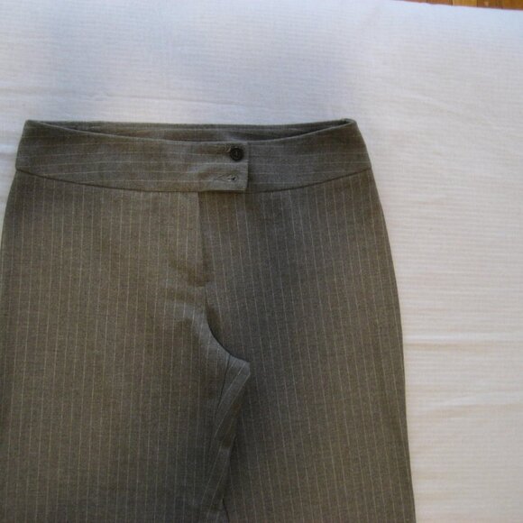 United Colors of Benetton 2 Piece Pin Stripe Pant Suit, Size 42 6P - Picture 11 of 15